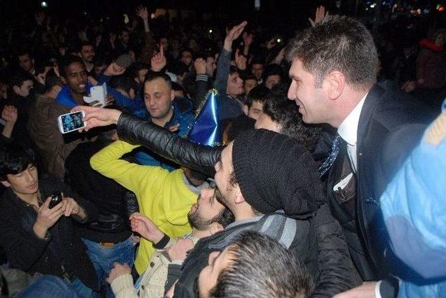 Burdur&rsquo;da 2015&rsquo;e Sokak Partisiyle Girildi 1