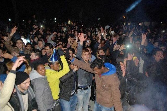 Burdur&rsquo;da 2015&rsquo;e Sokak Partisiyle Girildi 2