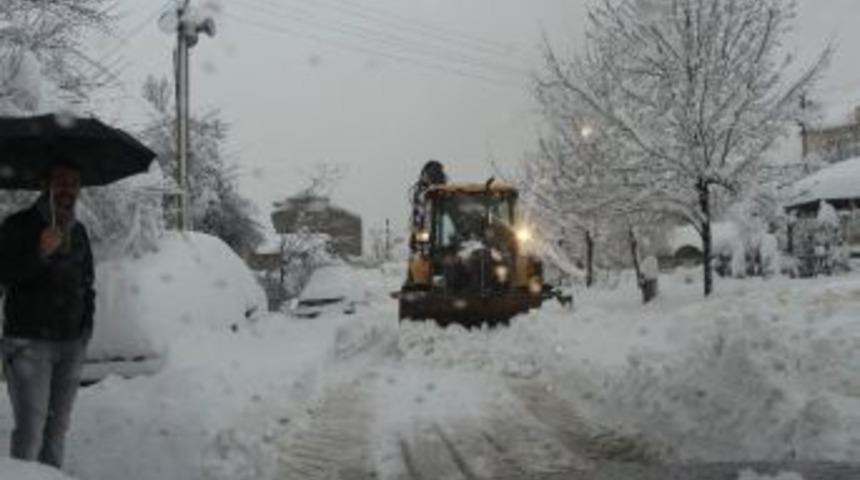 Yoğun Kar Yağışı, Hisarcık&rsquo;ın 7 K&ouml;y&uuml;n&uuml; Elektriksiz Bıraktı