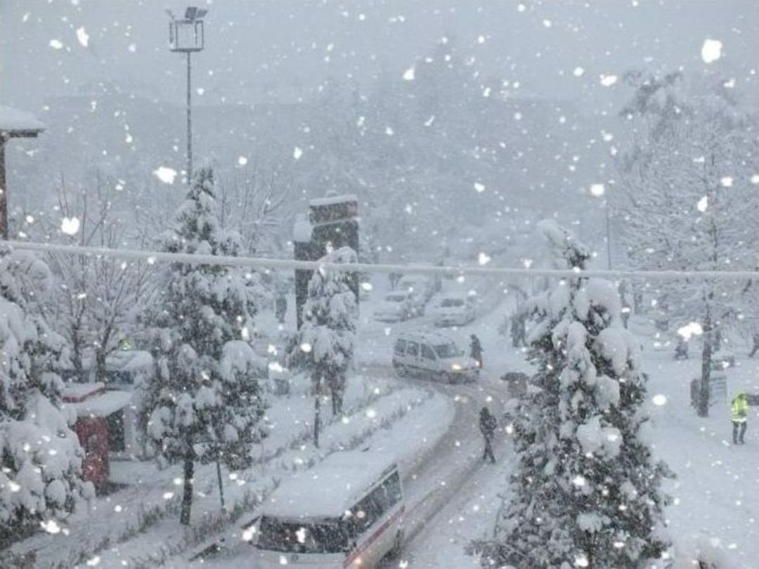 Tavşanlı&rsquo;da Son 20 Yılın En Şiddetli Kar Yağışı