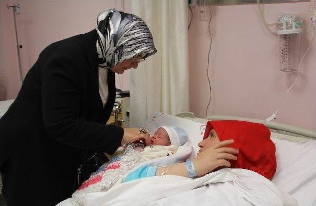 Ali Yunus Bebeğe İlk Ziyaret Vali Kara&rsquo;dan 3