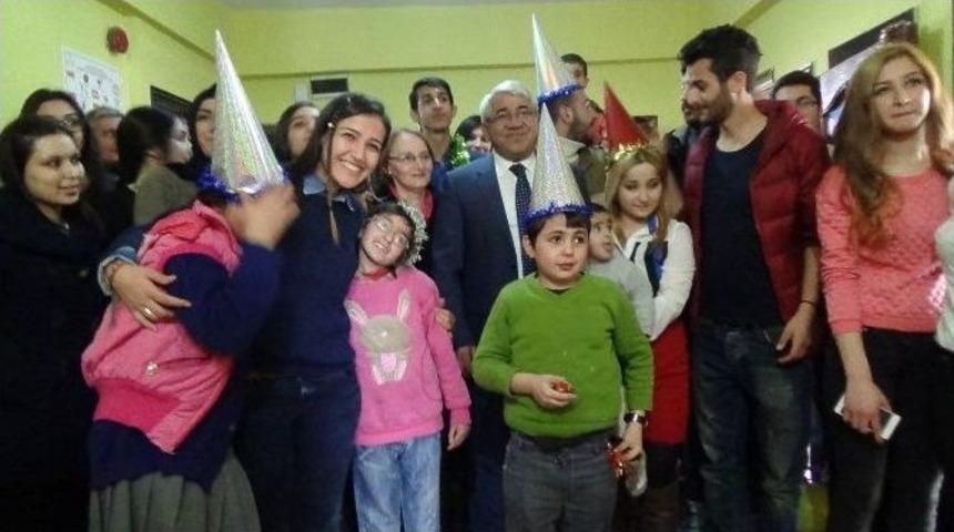 Başkan Kara&ccedil;anta, Yeni Yılını Engellilerle Ge&ccedil;irdi