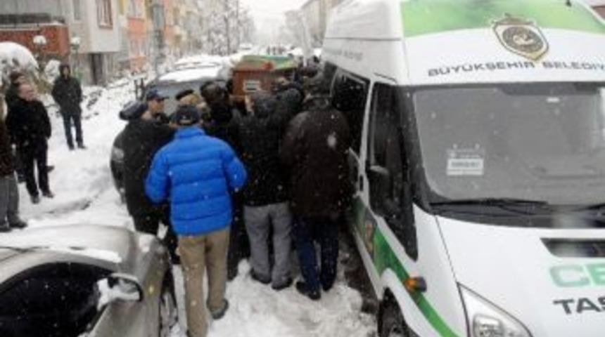 Evinde &Ouml;l&uuml; Bulunan Gen&ccedil; Cerrah Son Yolculuğuna Uğurlandı