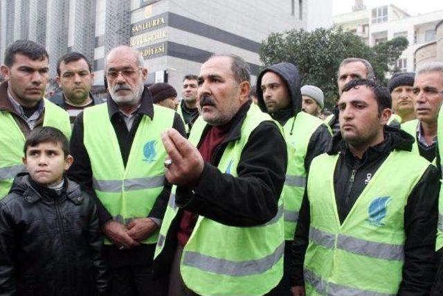 Taşeron İşçilerden Belediye Önünde Sessiz Eylem