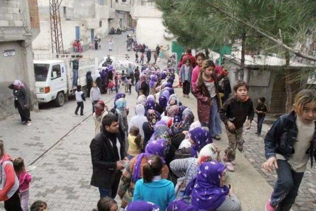 Şanlıurfa'da Kadınlar Kömür Kuyruğunda