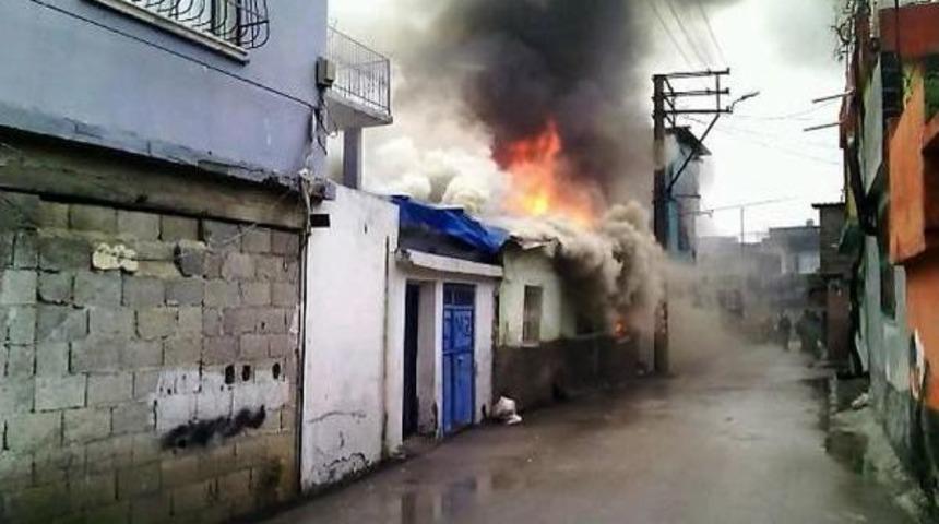 Yeni Yılın İlk G&uuml;n&uuml;nde Evleri Yandı