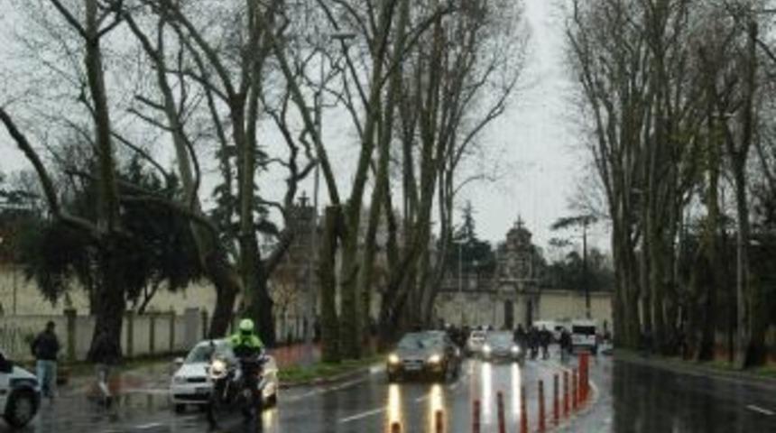Dolmabah&ccedil;e Sarayı&rsquo;na Atılan El Bombası Şans Eseri Patlamadı
