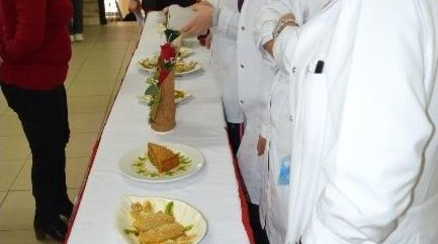 &Ouml;ğretmenler Bu Kez Mutfaktaki H&uuml;nerlerini Sergiledi