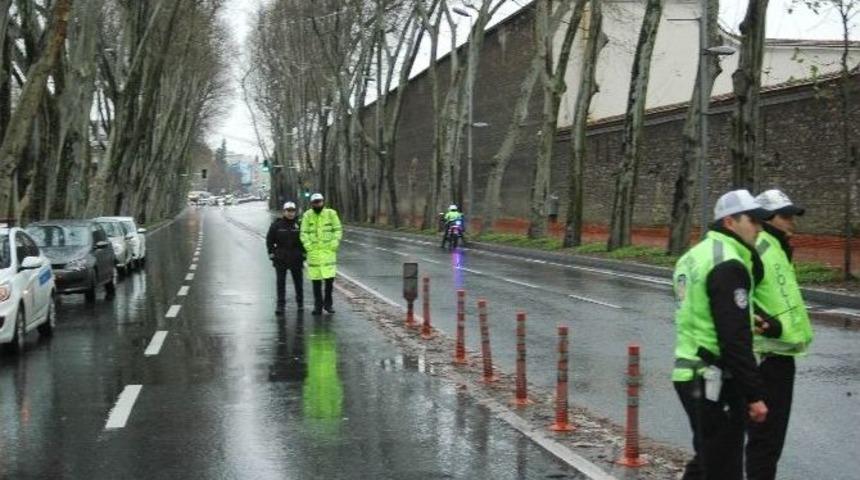 (d&uuml;zeltme) Dolmabah&ccedil;e Sarayı&rsquo;na Atılan El Bombası Şans Eseri Patlamadı