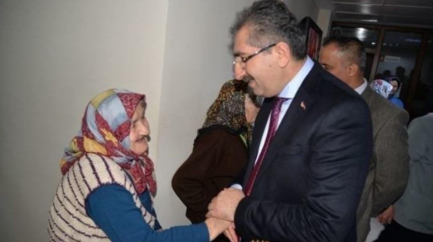 Bolu Valisi 2014&rsquo;e Yaşlılarla Birlikte Veda Etti