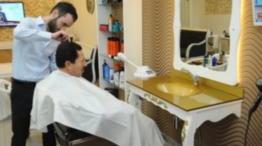 Vali Berber Koltuğunda