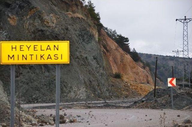 Kargı&rsquo;da Heyelan: 6 K&ouml;yle Ulaşım Kesildi 2