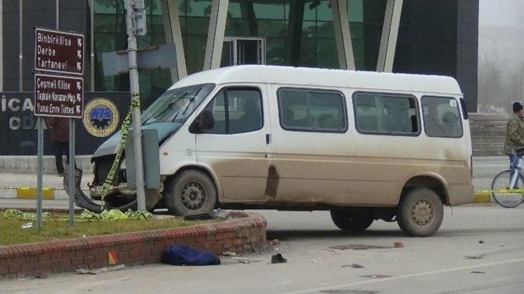 Karaman&rsquo;da Trafik Kazası: 1 &Ouml;l&uuml;, 9 Yaralı
