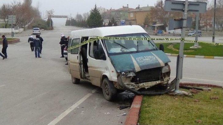 Karaman’da Trafik Kazası: 1 Ölü, 9 Yaralı G2