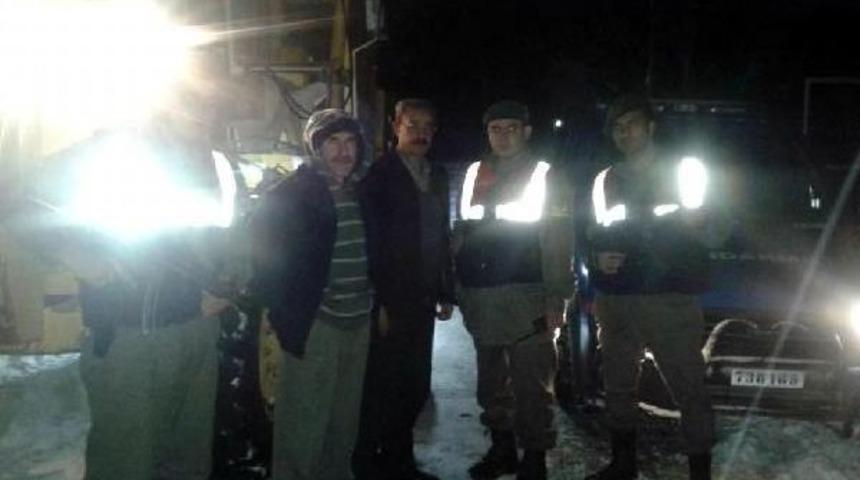Tomarza&rsquo;Da Karda Mahsur Kalan 4 Kişi Kurtarıldı