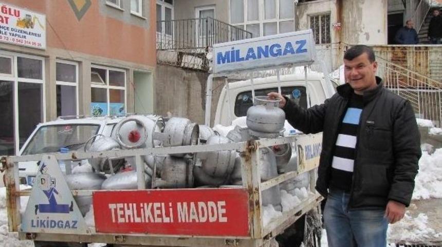 Elektrik Kesintileri Y&uuml;z&uuml;nden Piknik T&uuml;p Ve Mum Satışlarında Artış