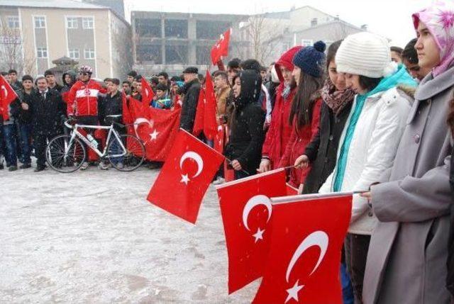 Bisikletliler Ardahan dan Sarıkamış a Uğurlandı 3