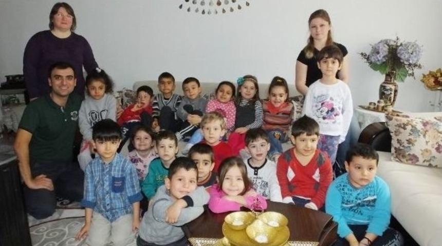 Burhaniye&rsquo; De Minik &Ouml;ğrenciler Arkadaşlarının Konuğu Oldu