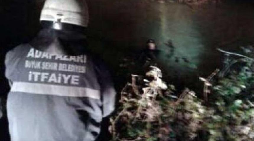 Otomobil, Taşkın Nedeniyle Kapanan Yolda Kanala U&ccedil;tu: 1 &Ouml;l&uuml; 4 Yaralı