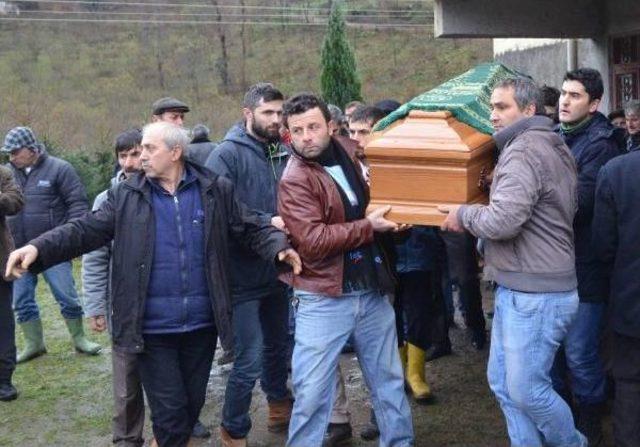 İtalya'daki Gemi Kazasında Ölen Emrah Karadaş Ordu'da Toprağa Verildi