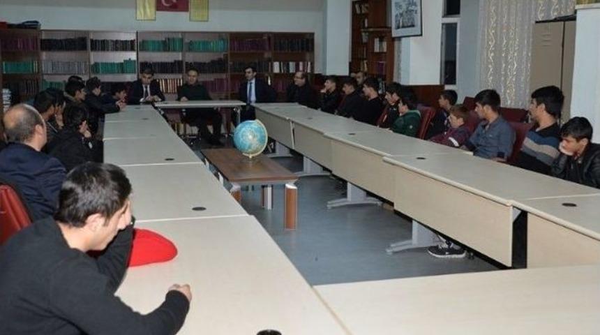 Vali Altıparmak &Ccedil;ocukları Unutmadı