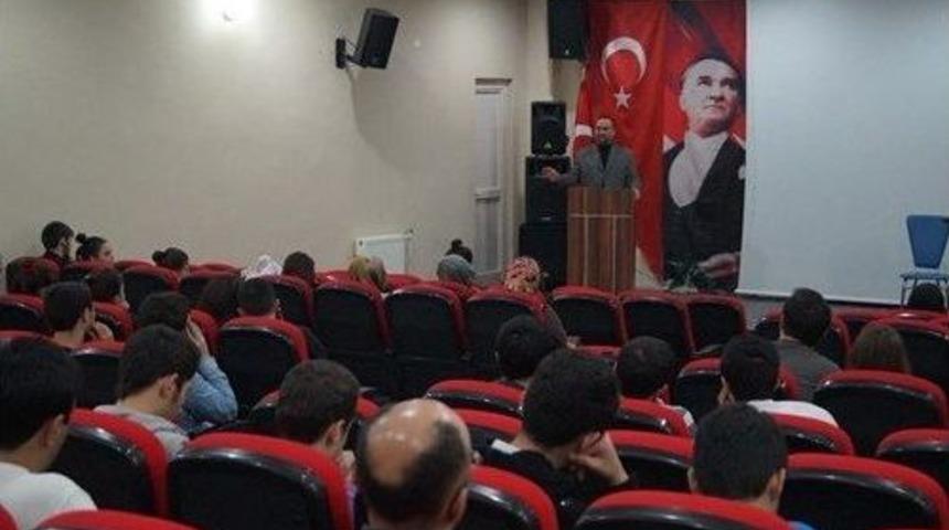 Ak&ccedil;akoca M&uuml;ft&uuml;s&uuml; Taşcı &Uuml;niversite &Ouml;ğrencileriyle Buluştu