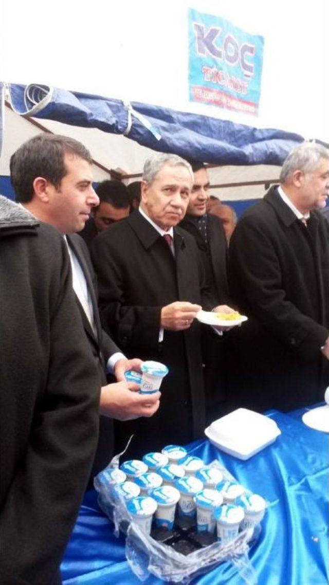 Arınç, Kırşehir de ahi Pilavı Dağıttı 1