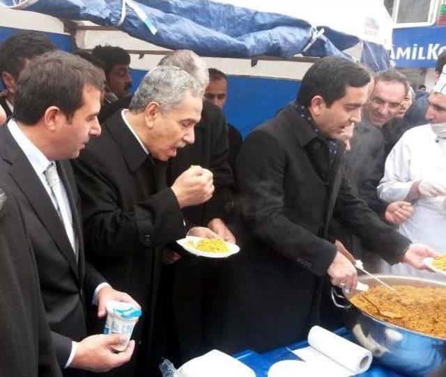 Arınç, Kırşehir de ahi Pilavı Dağıttı 2