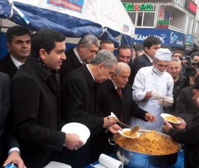 Arınç, Kırşehir de ahi Pilavı Dağıttı 3