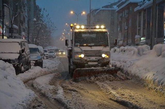 Bozüyük’te Sokaklar Kardan Temizleniyor