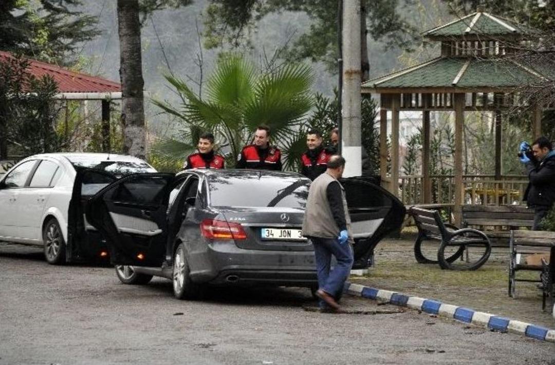İnternetten Tanıştığı Kız Arkadaşını &Ccedil;alıntı Arabayla Gezdirmeye Kalktı