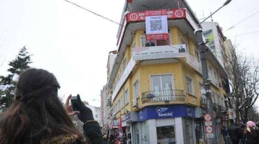 Mhp Binasına Asılan Kodlu Pankart İlgi G&ouml;rd&uuml;