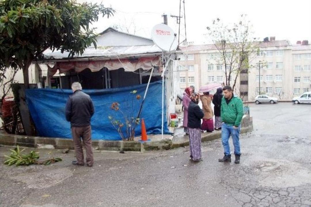 İnşaat S&uuml;s&uuml; Verip 5 Bin Tl&rsquo;lik Sigara &Ccedil;aldılar