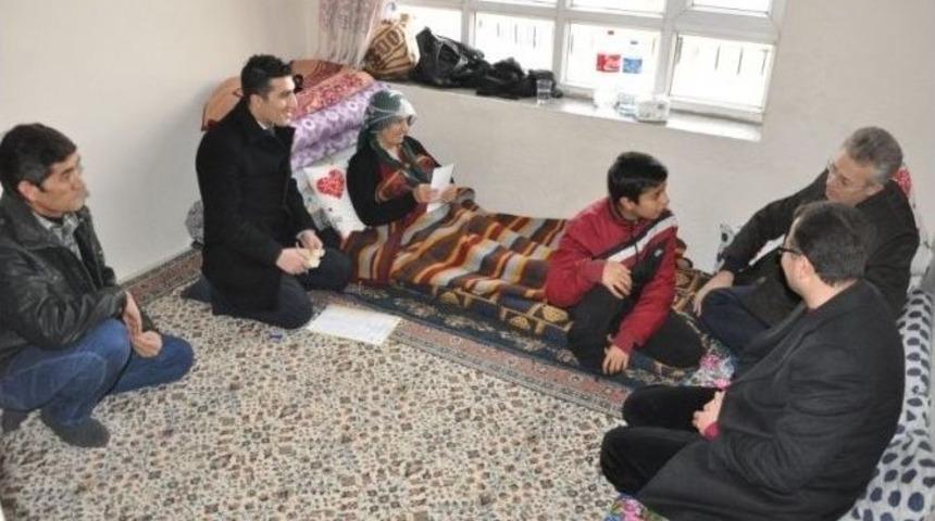 Vali Taşkesen&rsquo;den Yaşlı Ve Hastalara Ziyaret