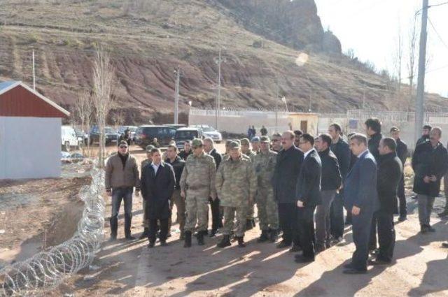 Hakkari Valisi, Üzümlü Sınır Kapısı'nda İnceleme Yaptı