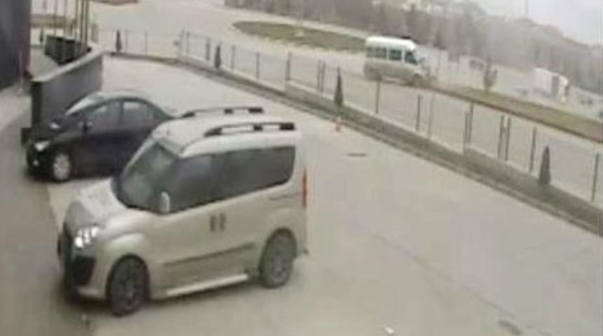 Trafik Kazası G&uuml;venlik Kamerasında