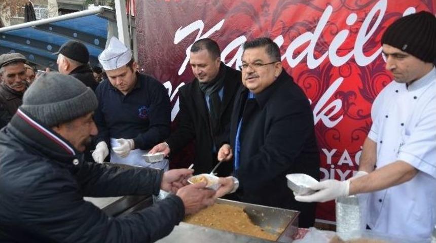 Bilecik Belediyesi&rsquo;nden Mevlid Kandili G&uuml;n&uuml; Dolayısıyla Helva İkramı