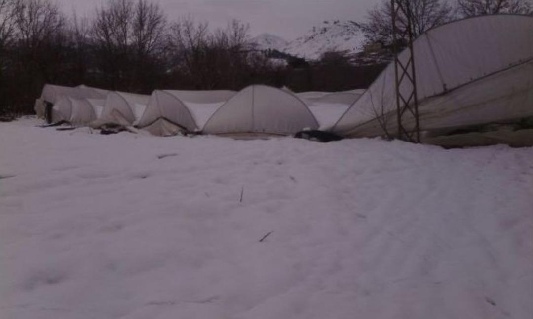 Seraların &Ccedil;&ouml;kmesi İle &Uuml;r&uuml;n&uuml; Karın Altında Kalan &Ccedil;ift&ccedil;iden Yardım &Ccedil;ağrısı