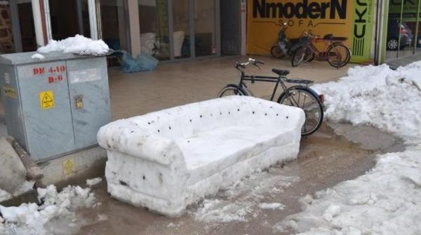 İneg&ouml;ll&uuml; Mobilyacı Kardan Koltuk Yaptı