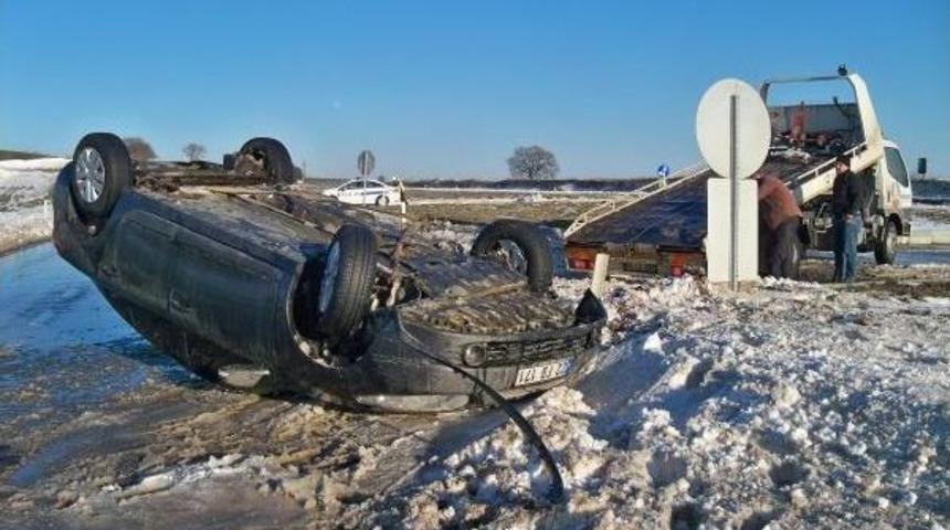 Otostopla Bindiği Otomobil Takla Attı