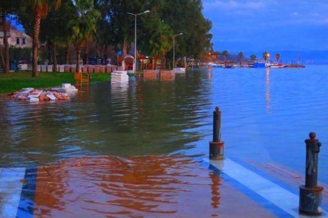 Köyceğiz Gölü Taştı, Cadde Venedik'e Döndü