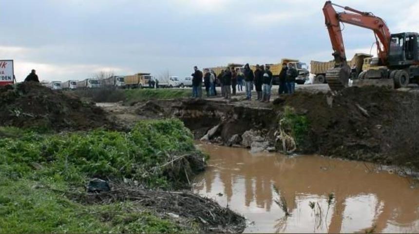 Taşan Gediz Nehri'nin Faturası Ağır Oldu (2)