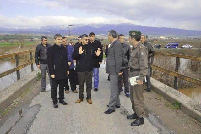 Taşan Gediz Nehri'nin Faturası Ağır Oldu (2)