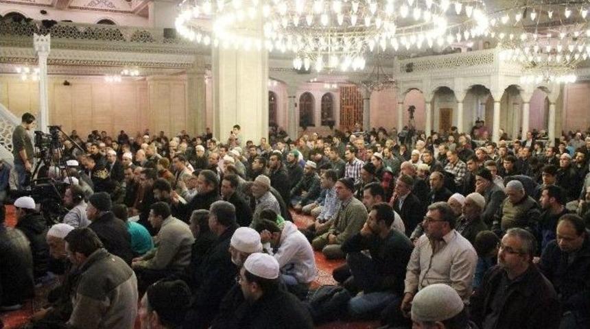 Konya&rsquo;da Mevlid Kandili&rsquo;nde Camiler Doldu Taştı