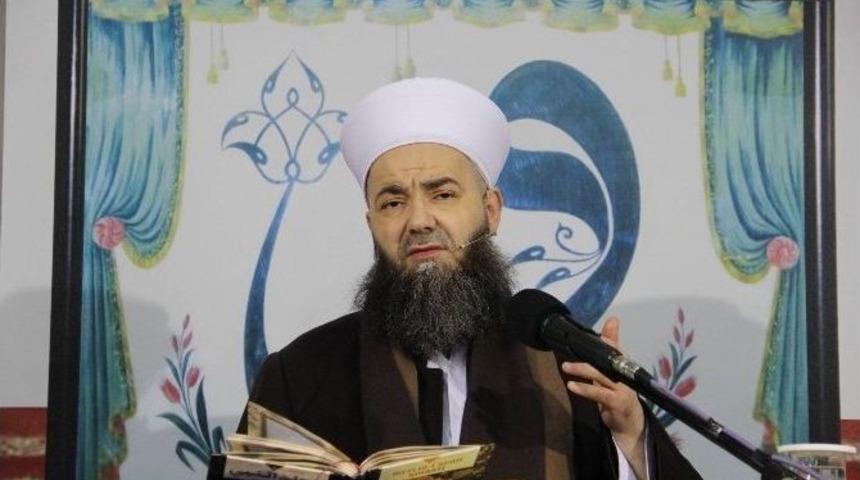 C&uuml;bbeli Ahmet Hoca: &ldquo;bu Millet Noel Baba&rsquo;yı Bıraksın C&uuml;bbeli Hoca&rsquo;ya Takılsın&rdquo;