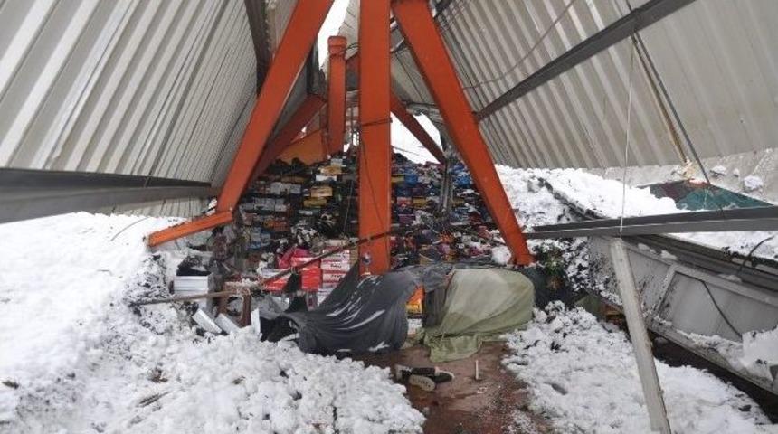 &Ccedil;&ouml;ken &Ccedil;atının Altında Kalan Esnaf: &ldquo;oradan &Ccedil;ıkacağımı Hi&ccedil; D&uuml;ş&uuml;nmedim&rdquo;