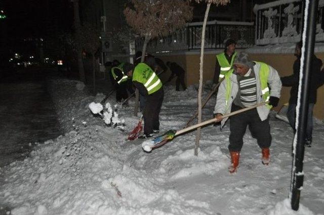 &Ouml;zalp Belediyesinden Karla M&uuml;cadele &Ccedil;alışmaları 2