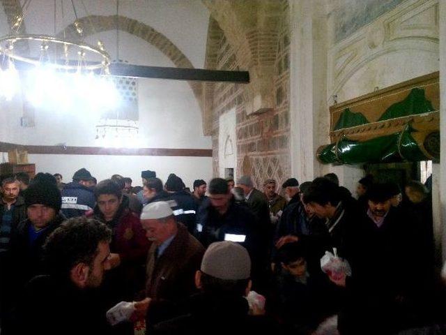 Küre Şefkat Derneği 700 Kişiye Kandil Simidi İkram Etti 1