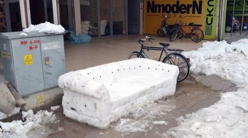 İneg&ouml;ll&uuml; Mobilyacı Kardan Koltuk Yaptı