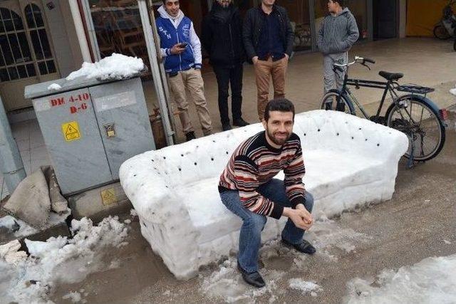 İneg&ouml;ll&uuml; Mobilyacı Kardan Koltuk Yaptı 1